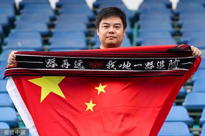 2025-02-10 2月9日，69岁的周润发参加了在中国香港举办的2025年渣打马拉松半马比赛，并以2小时24分33秒的成绩完赛。