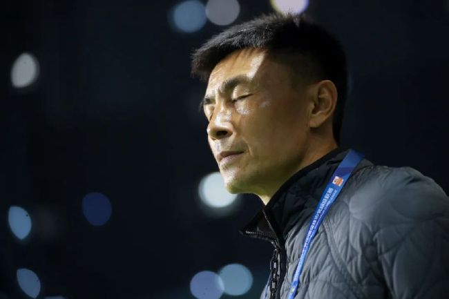 被誉为“华人之光”的李安，作为在好莱坞取得卓越成就并成为国际影坛标杆性的亚裔导演，擅长将西方观众熟悉的叙事结构（如三幕剧、类型片框架）包裹东方文化的内核，用普世议题（生存、信仰、家庭）包裹文化特异性，以此来实现亚裔导演的突围。